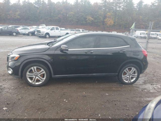 Mercedes-Benz GLA Image 10