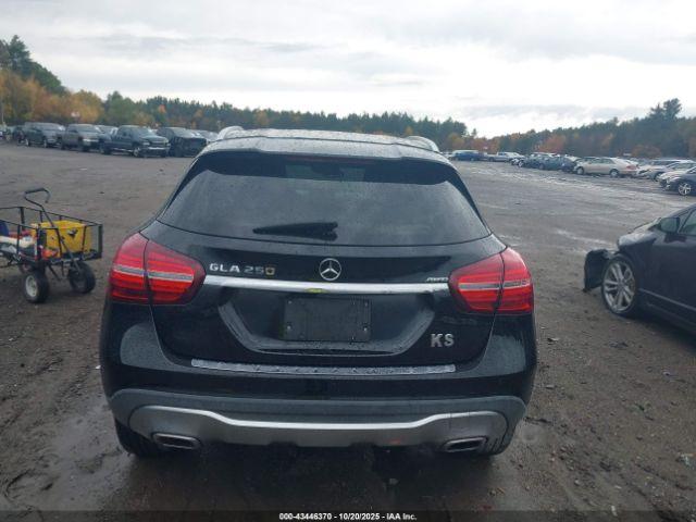 Mercedes-Benz GLA Image 12