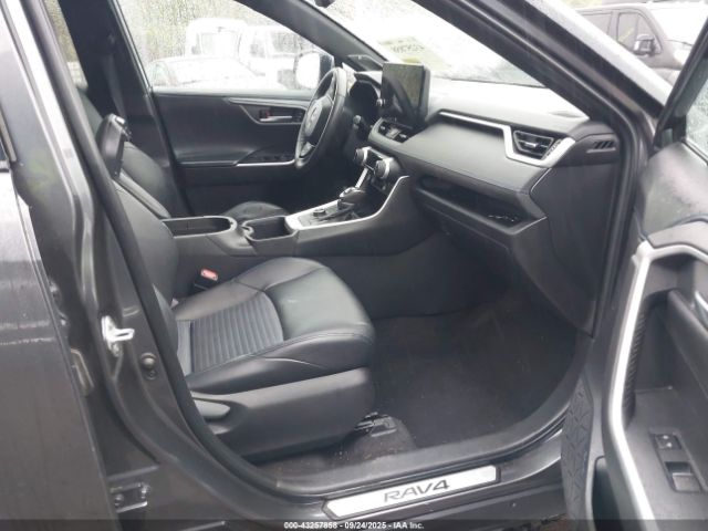 Toyota RAV4 Xse Image 3