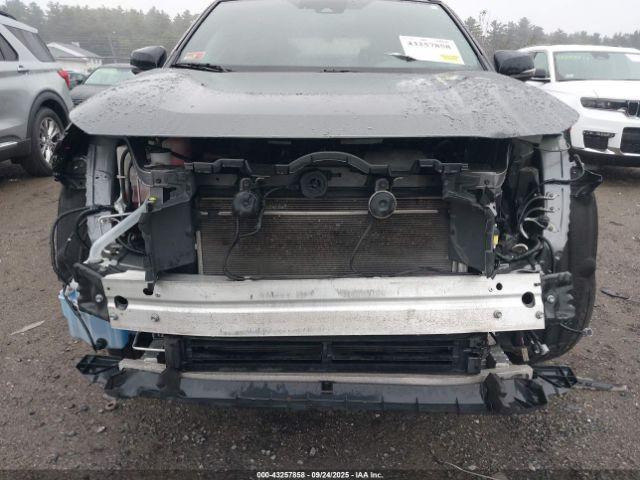 Toyota RAV4 Xse Image 6