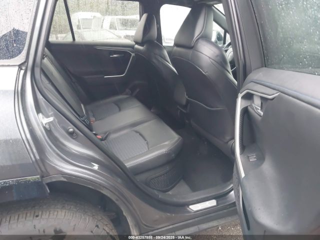 Toyota RAV4 Xse Image 8