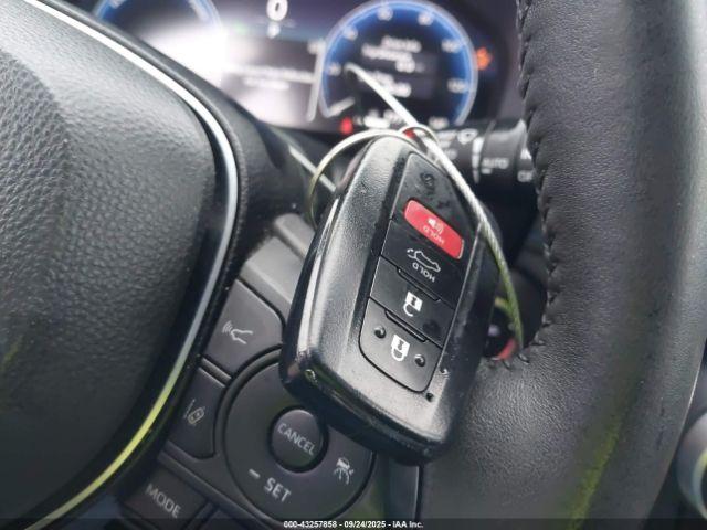 Toyota RAV4 Xse Image 10