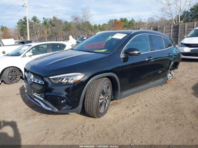 Mercedes-Benz GLA 4matic Image 16
