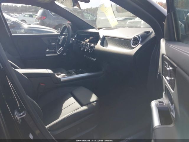 Mercedes-Benz GLA 4matic Image 10