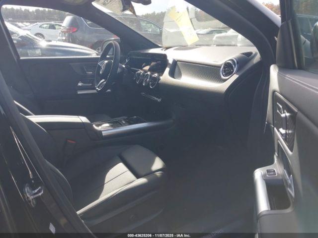 Mercedes-Benz GLA 4matic Image 10