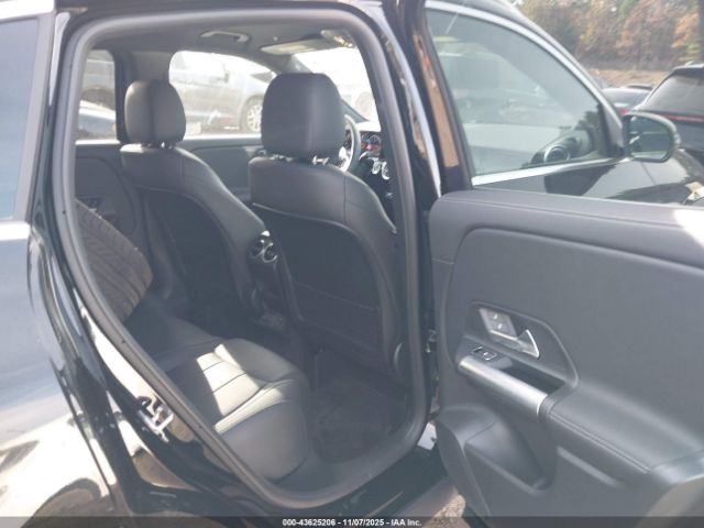 Mercedes-Benz GLA 4matic Image 13