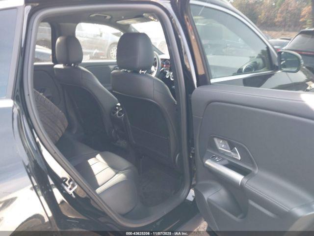 Mercedes-Benz GLA 4matic Image 13