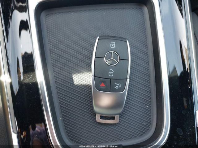 Mercedes-Benz GLA 4matic Image 3