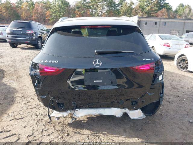 Mercedes-Benz GLA 4matic Image 12