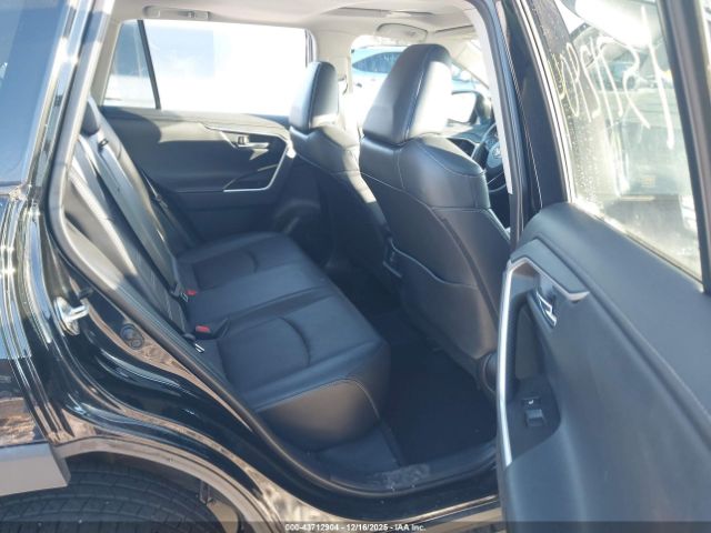 Toyota RAV4 Limited Image 8