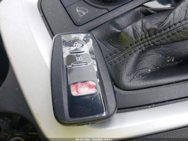 Toyota RAV4 Limited Image 15