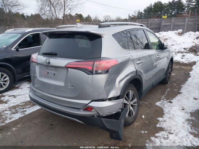 Toyota RAV4 Xle Image 3