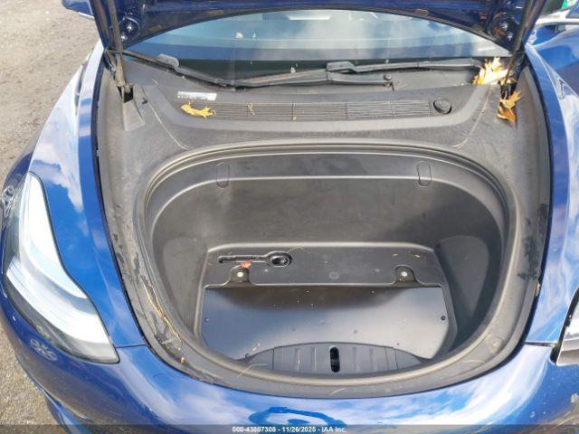 Tesla Model 3 Image 14