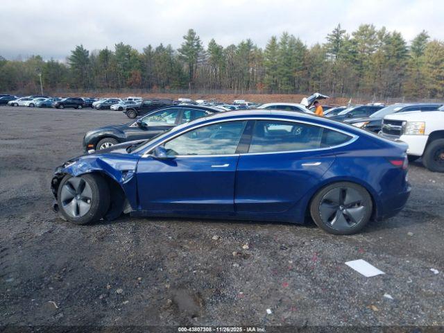 Tesla Model 3 Image 4
