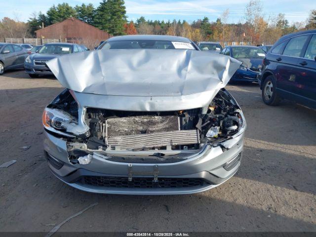 Volvo S60 T5 Dynamic Image 14