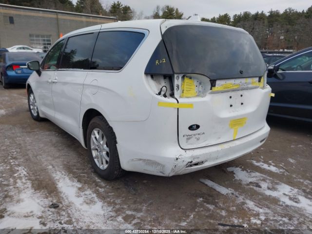 Chrysler Pacifica Touring Image 6