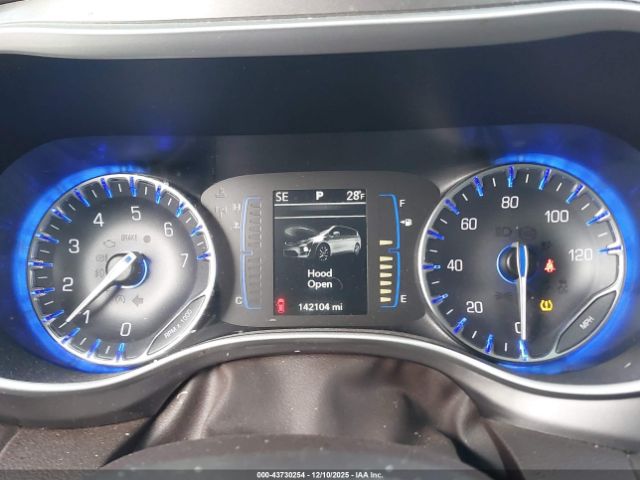 Chrysler Pacifica Touring Image 8