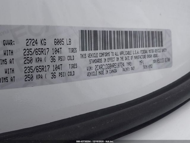 Chrysler Pacifica Touring Image 2