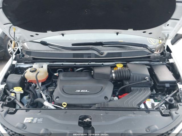 Chrysler Pacifica Touring Image 9