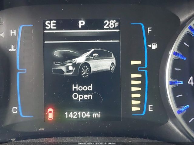 Chrysler Pacifica Touring Image 13