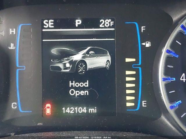 Chrysler Pacifica Touring Image 13