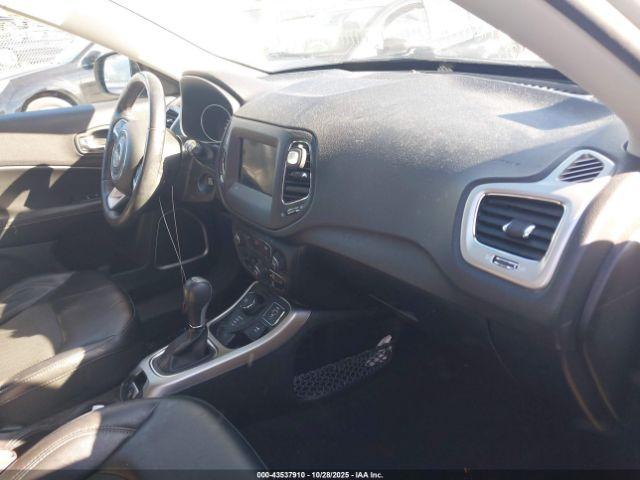 Jeep Compass Latitude 4x4 Image 2