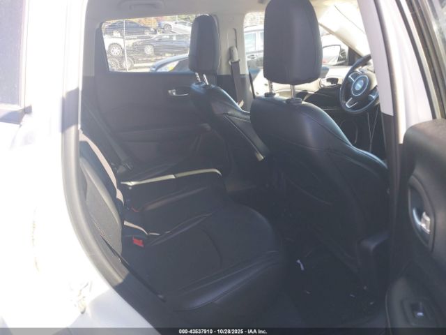 Jeep Compass Latitude 4x4 Image 12