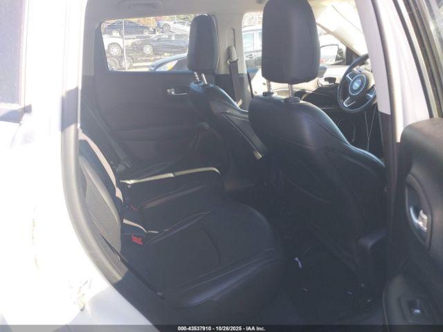 Jeep Compass Latitude 4x4 Image 12