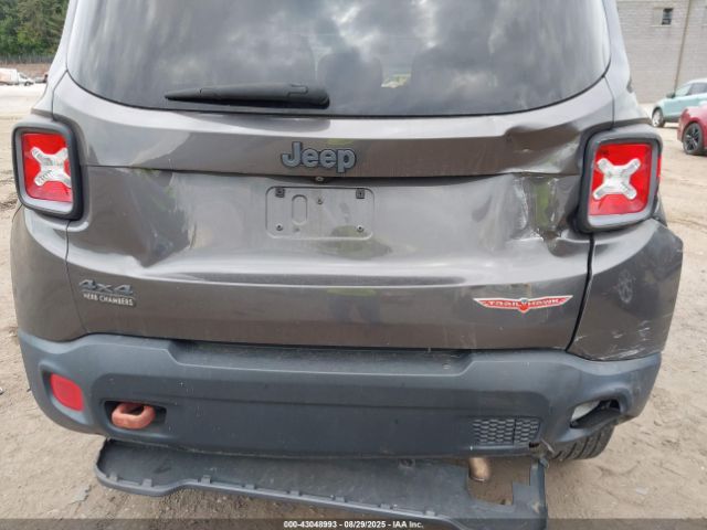 Jeep Renegade Trailhawk Image 6