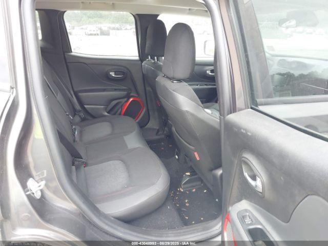 Jeep Renegade Trailhawk Image 7