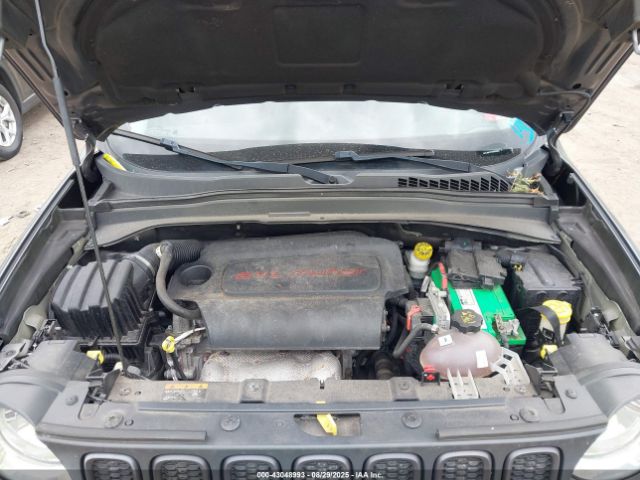 Jeep Renegade Trailhawk Image 18