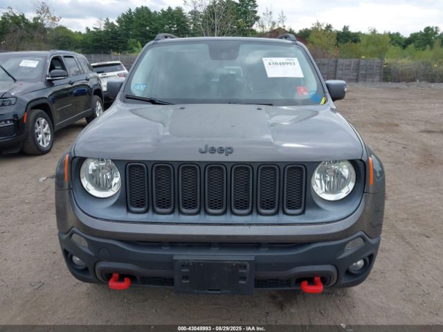 Jeep Renegade Trailhawk Image 13
