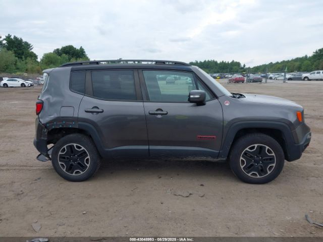 Jeep Renegade Trailhawk Image 9