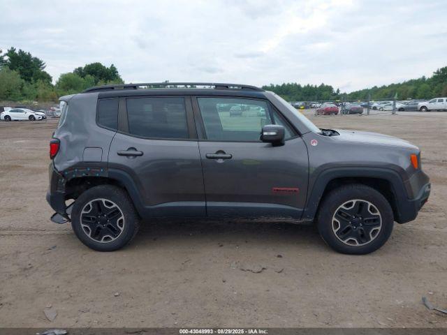 Jeep Renegade Trailhawk Image 9