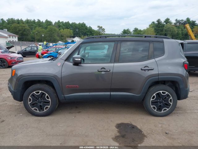 Jeep Renegade Trailhawk Image 12