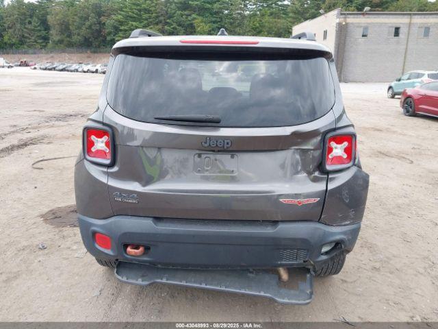 Jeep Renegade Trailhawk Image 15