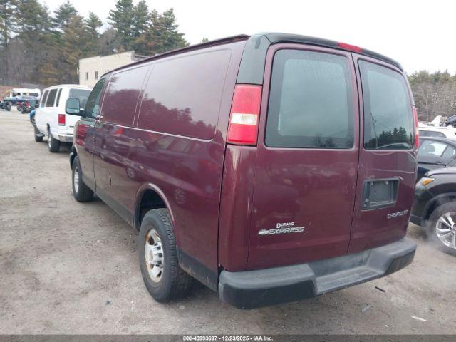 Chevrolet Express Image 5