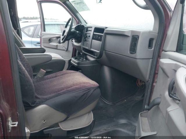 Chevrolet Express Image 4
