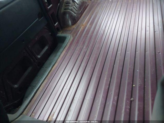 Chevrolet Express Image 11