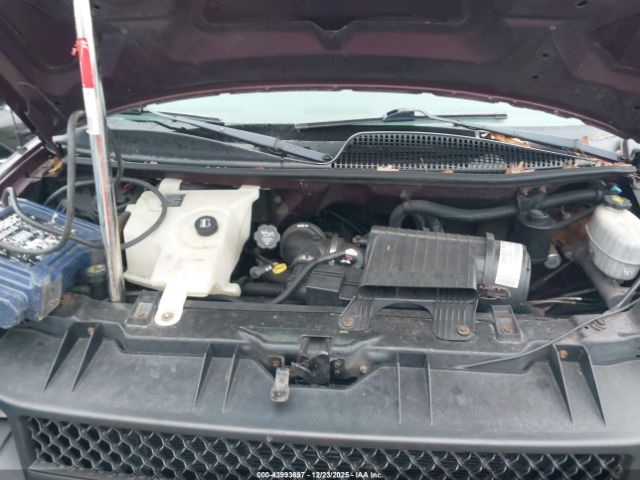 Chevrolet Express Image 2