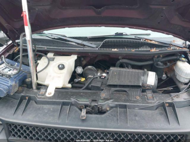 Chevrolet Express Image 2