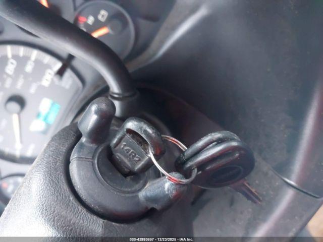 Chevrolet Express Image 3