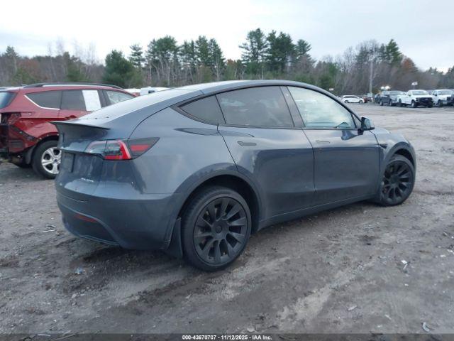Tesla Model Y Long Range Dual Motor All-wheel Drive Image 16