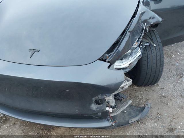 Tesla Model Y Long Range Dual Motor All-wheel Drive Image 15
