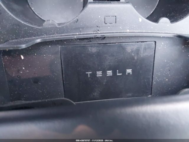 Tesla Model Y Long Range Dual Motor All-wheel Drive Image 5