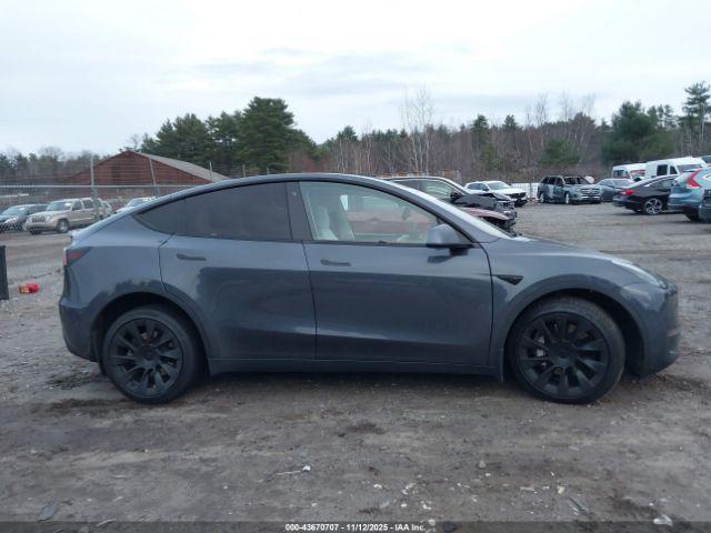 Tesla Model Y Long Range Dual Motor All-wheel Drive Image 7