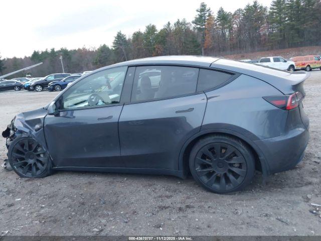 Tesla Model Y Long Range Dual Motor All-wheel Drive Image 9
