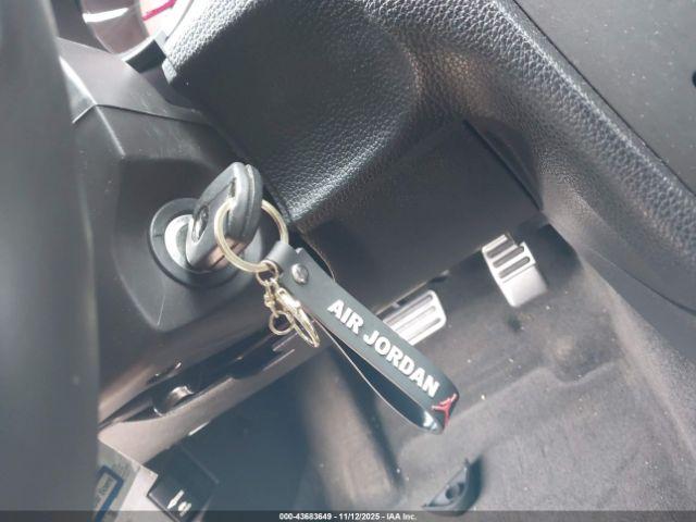 Ford Mustang V6 Premium Image 11