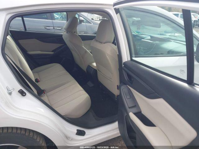 Subaru Impreza Premium 5-door Image 4