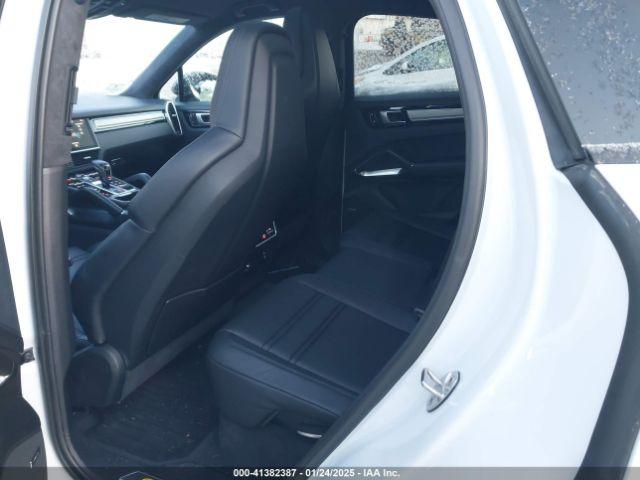 Porsche Cayenne E-hybrid Coupe Turbo S Image 16